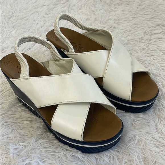 Skechers White and Navy Blue Wedge Sandals with Modern Design WOMENS SIZE 10 - Picture 1 of 9